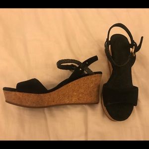 UGG 7.5 Wedges